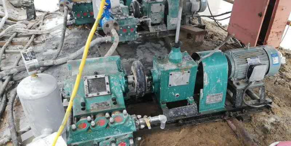 bomba de reboco de cimento