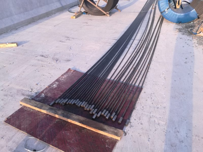 Prestressed steel strand squeeze anchor